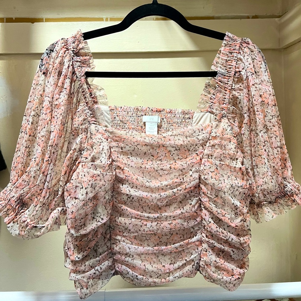 HM rushed puffed short sleeve floral top